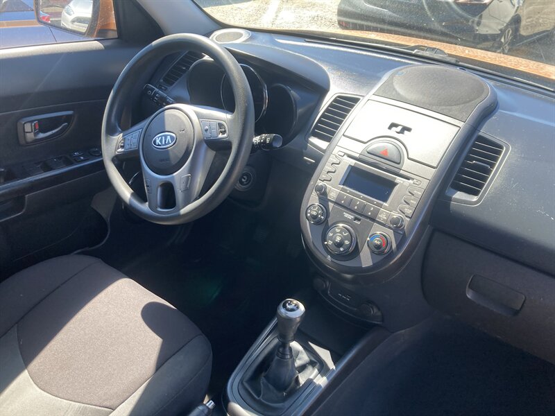2010 Kia Soul + - Photo 6 - Central Point, OR 97502