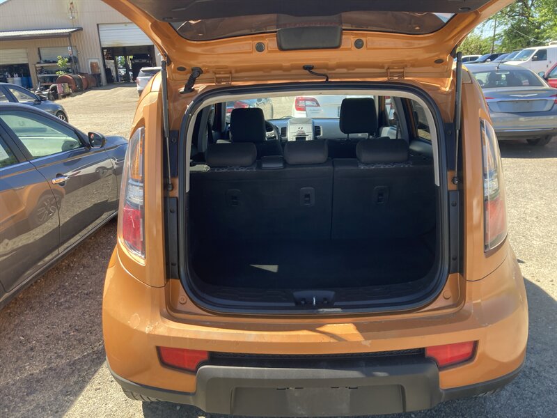 2010 Kia Soul + - Photo 5 - Central Point, OR 97502