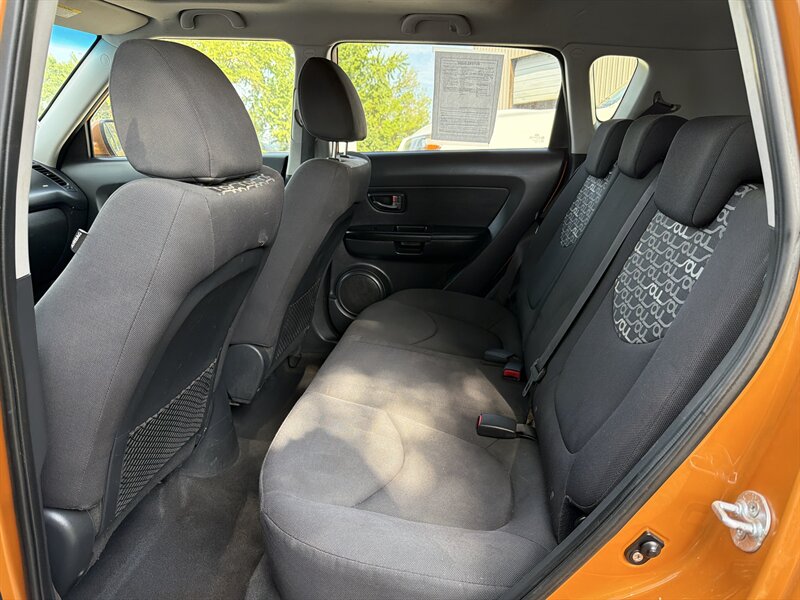 2010 Kia Soul + - Photo 6 - Central Point, OR 97502