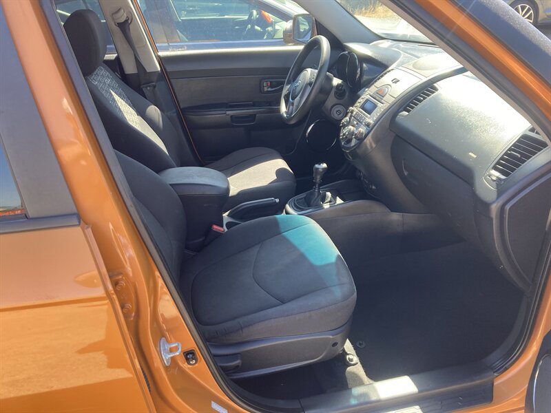 2010 Kia Soul + - Photo 3 - Central Point, OR 97502