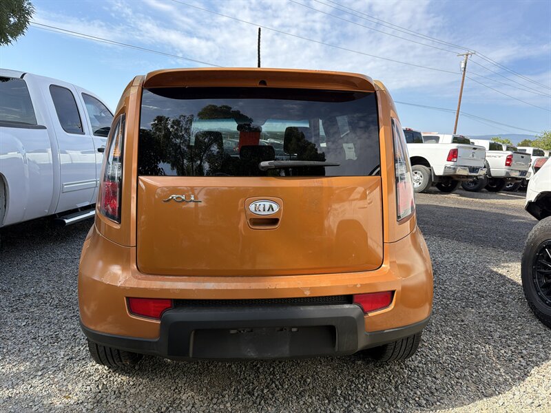 2010 Kia Soul + - Photo 4 - Central Point, OR 97502