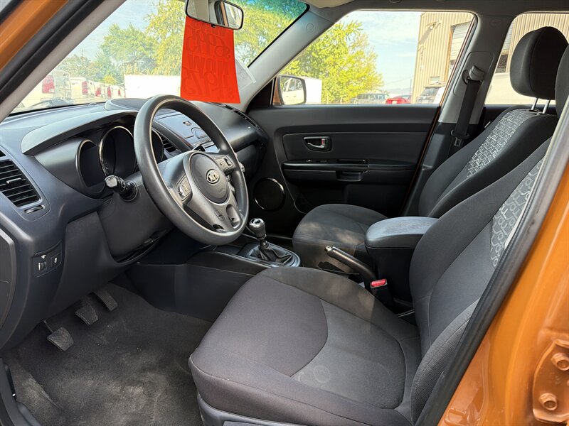 2010 Kia Soul + - Photo 5 - Central Point, OR 97502