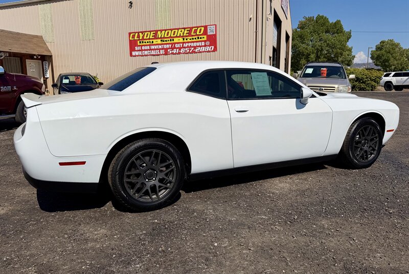 2020 Dodge Challenger SXT - Photo 4 - Central Point, OR 97502