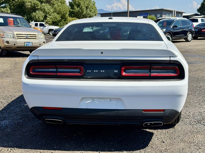 2020 Dodge Challenger SXT - Photo 5 - Central Point, OR 97502