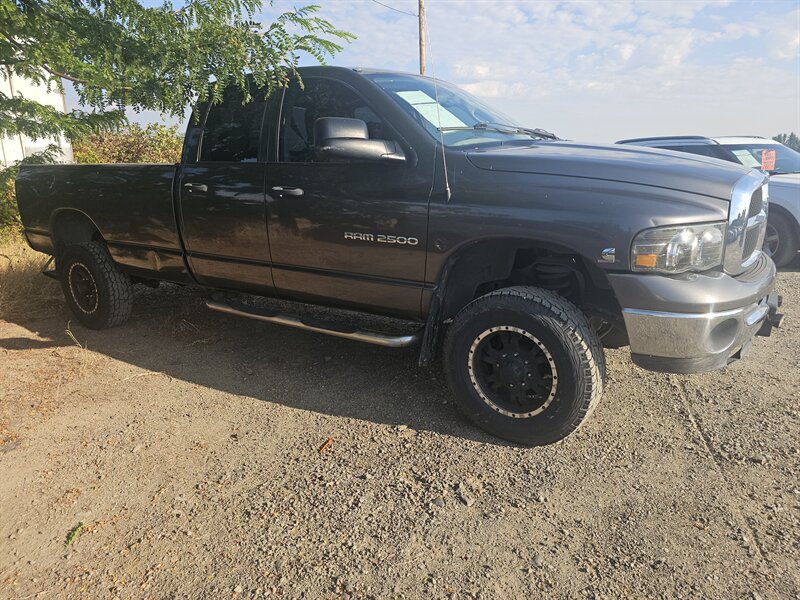 2004 Dodge Ram 2500 SLT 4dr Quad Cab SLT - Photo 2 - Central Point, OR 97502