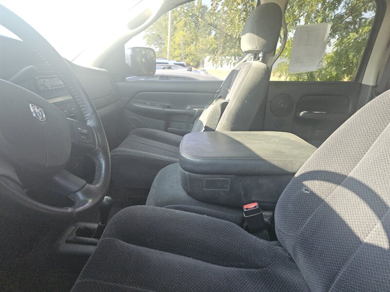 2004 Dodge Ram 2500 SLT 4dr Quad Cab SLT - Photo 3 - Central Point, OR 97502