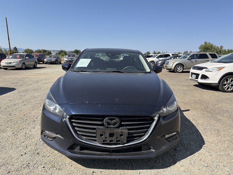 2018 Mazda Mazda3 Sport - Photo 2 - Central Point, OR 97502