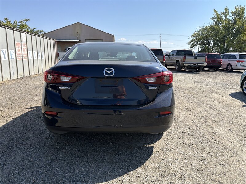 2018 Mazda Mazda3 Sport - Photo 4 - Central Point, OR 97502