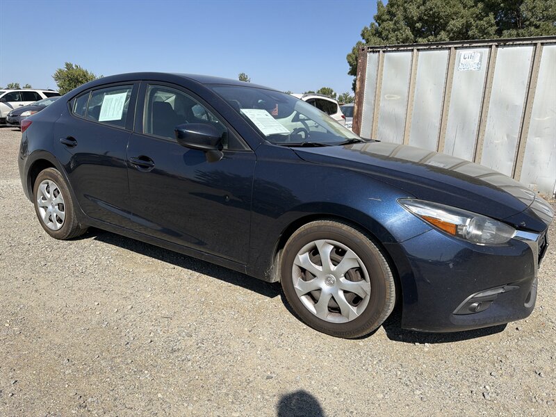 2018 Mazda Mazda3 Sport   - Photo 1 - Central Point, OR 97502