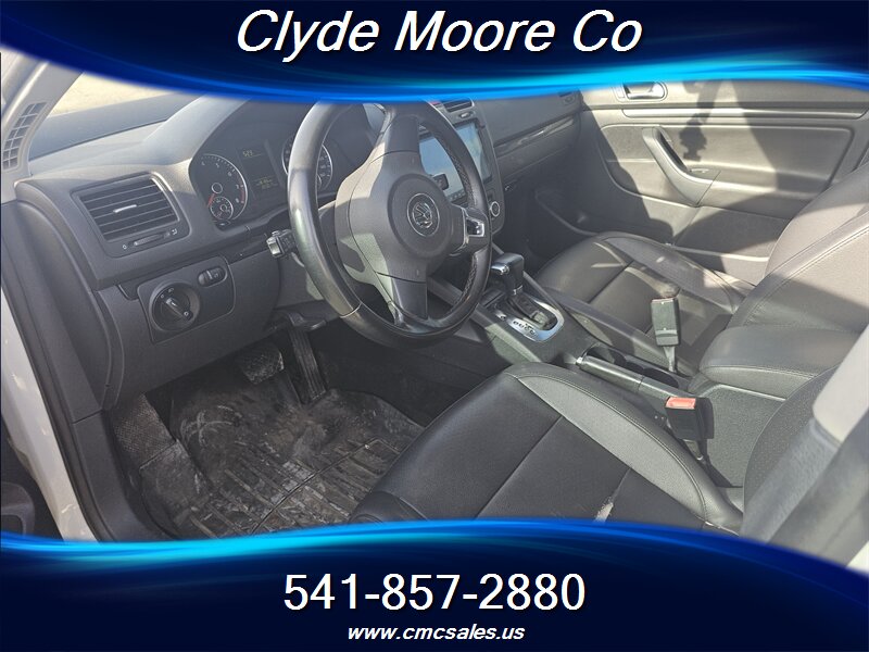 2010 Volkswagen Jetta SE PZEV - Photo 3 - Central Point, OR 97502