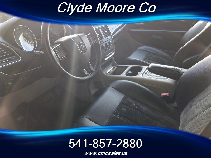 2017 Dodge Grand Caravan SXT - Photo 4 - Central Point, OR 97502