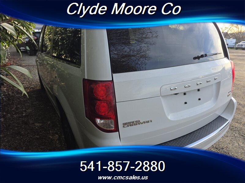 2017 Dodge Grand Caravan SXT - Photo 3 - Central Point, OR 97502