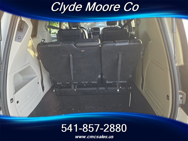 2017 Dodge Grand Caravan SXT - Photo 6 - Central Point, OR 97502