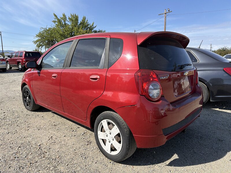 2009 Chevrolet Aveo5 LT - Photo 4 - Central Point, OR 97502