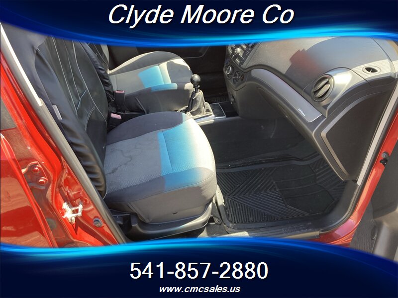 2009 Chevrolet Aveo5 LT - Photo 4 - Central Point, OR 97502