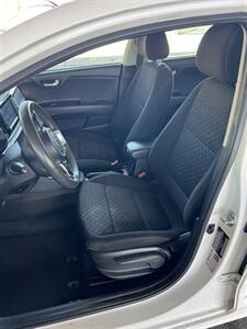 2019 Kia Rio S   - Photo 6 - Burbank, CA 91502