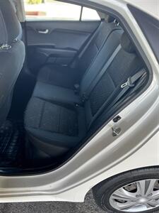 2019 Kia Rio S   - Photo 5 - Burbank, CA 91502