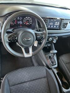 2019 Kia Rio S   - Photo 7 - Burbank, CA 91502
