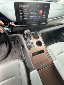 2022 Toyota Sienna XLE 7-Passenger   - Photo 6 - Burbank, CA 91502
