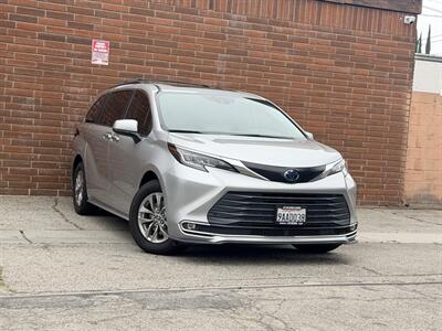 2022 Toyota Sienna XLE 7-Passenger   - Photo 2 - Burbank, CA 91502