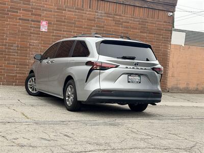 2022 Toyota Sienna XLE 7-Passenger   - Photo 4 - Burbank, CA 91502