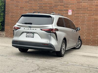 2022 Toyota Sienna XLE 7-Passenger   - Photo 3 - Burbank, CA 91502
