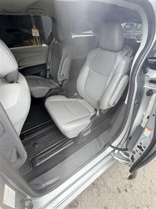 2022 Toyota Sienna XLE 7-Passenger   - Photo 7 - Burbank, CA 91502
