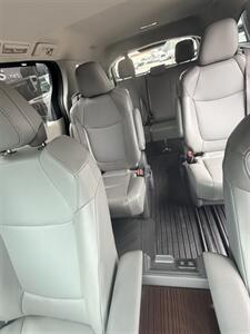 2022 Toyota Sienna XLE 7-Passenger   - Photo 8 - Burbank, CA 91502