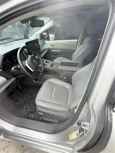 2022 Toyota Sienna XLE 7-Passenger   - Photo 5 - Burbank, CA 91502