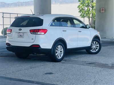 2017 Kia Sorento LX   - Photo 4 - Burbank, CA 91502