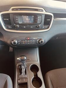 2017 Kia Sorento LX   - Photo 7 - Burbank, CA 91502
