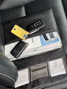 2013 Lexus ES 350   - Photo 11 - Burbank, CA 91502
