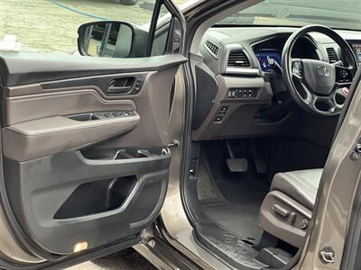 2018 Honda Odyssey Touring   - Photo 5 - Burbank, CA 91502