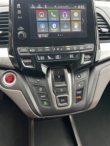 2018 Honda Odyssey Touring   - Photo 15 - Burbank, CA 91502