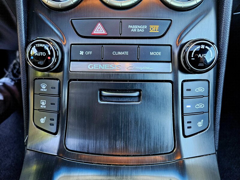 2013 Hyundai Genesis Coupe 3.8 R-Spec Coupe - Photo 30 - Hillsboro, OR 97124