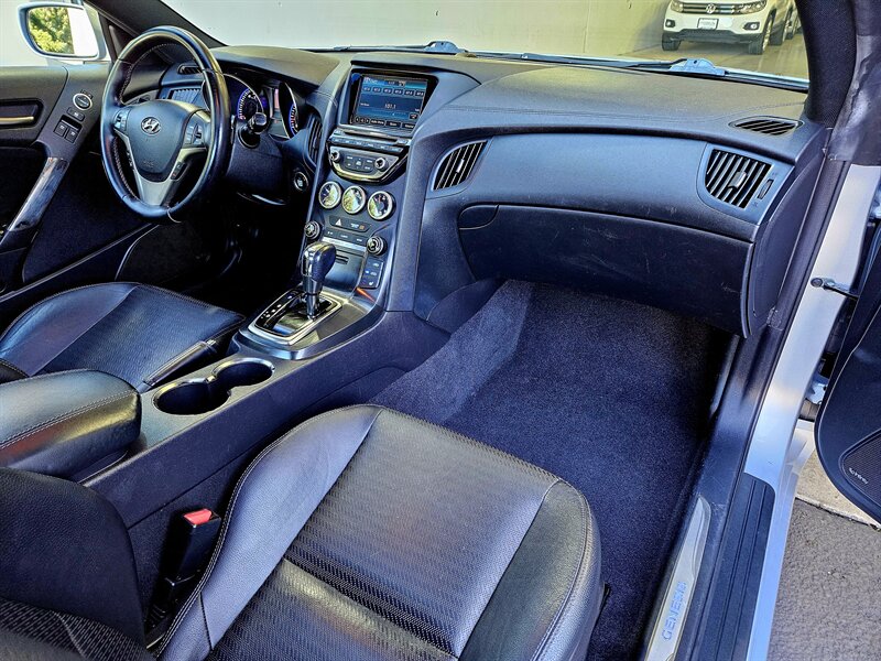 2013 Hyundai Genesis Coupe 3.8 R-Spec Coupe - Photo 19 - Hillsboro, OR 97124