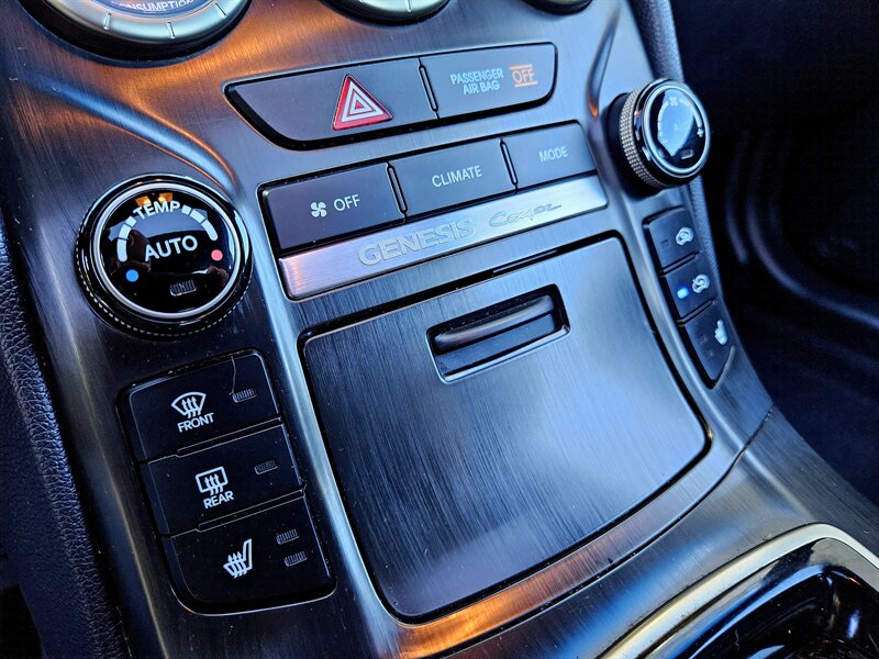2013 Hyundai Genesis Coupe 3.8 R-Spec Coupe - Photo 31 - Hillsboro, OR 97124