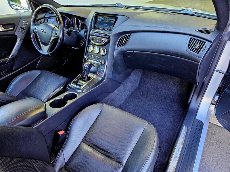 2013 Hyundai Genesis Coupe 3.8 R-Spec Coupe - Photo 2 - Hillsboro, OR 97124