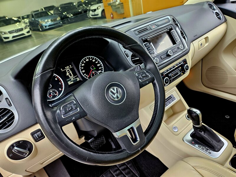 2012 Volkswagen Tiguan SEL   - Photo 18 - Hillsboro, OR 97124