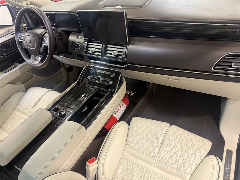 2022 Lincoln Navigator Black Label  