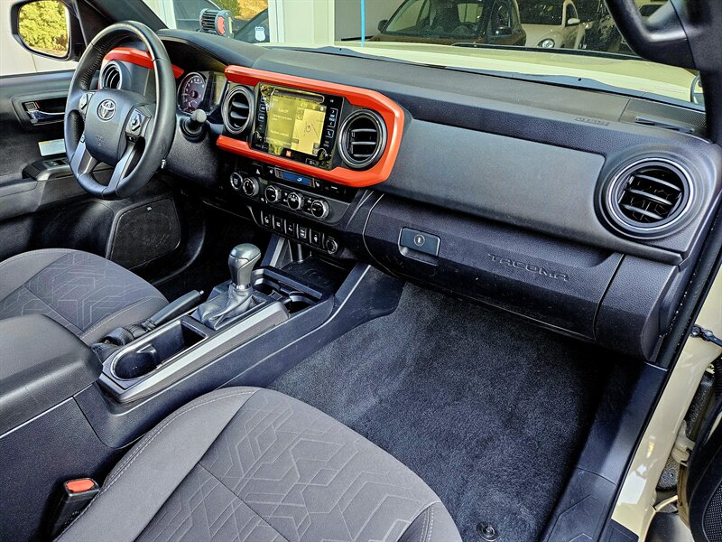 2017 Toyota Tacoma TRD Off-Road - Photo 2 - Hillsboro, OR 97124