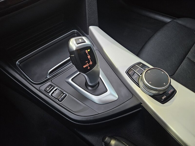 2018 BMW 320i   - Photo 34 - Hillsboro, OR 97124