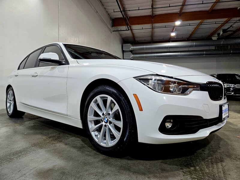 2018 BMW 320i   - Photo 4 - Hillsboro, OR 97124