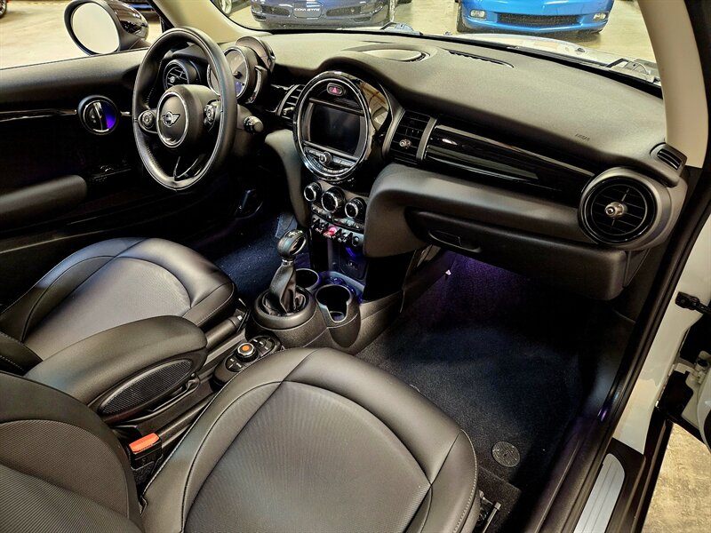 2019 MINI Hardtop 2 Door Cooper   - Photo 2 - Hillsboro, OR 97124