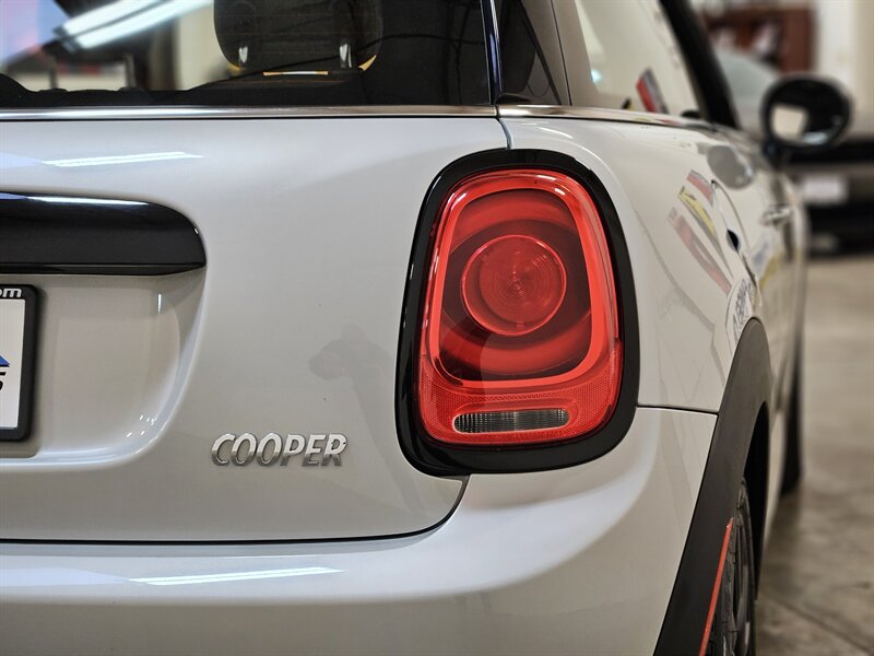 2019 MINI Hardtop 2 Door Cooper   - Photo 16 - Hillsboro, OR 97124