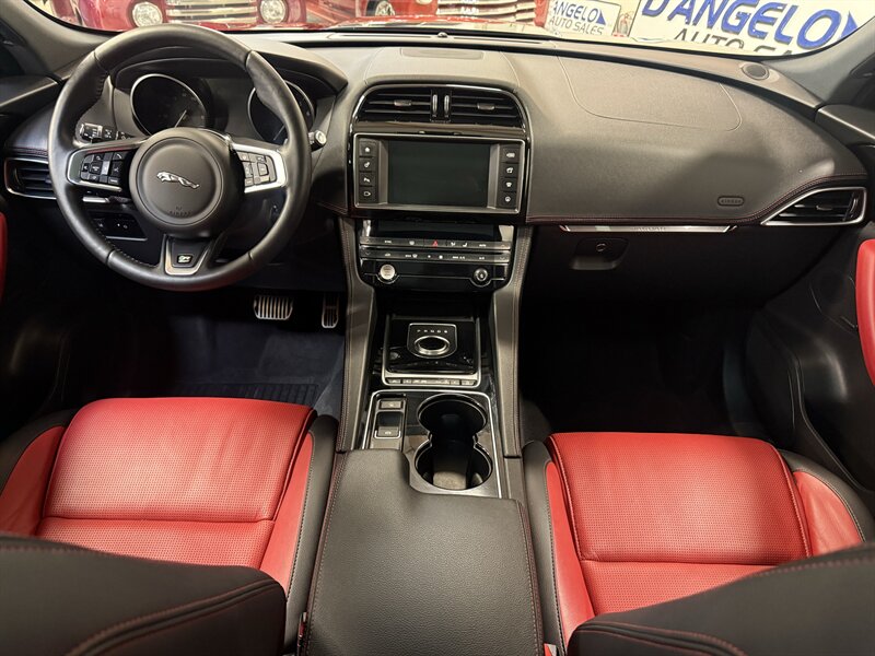 2017 Jaguar F-PACE 35t R-Sport - Photo 16 - Hillsboro, OR 97124