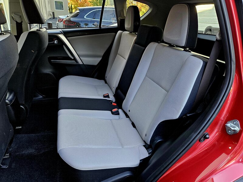 2017 Toyota RAV4 XLE - Photo 30 - Hillsboro, OR 97124