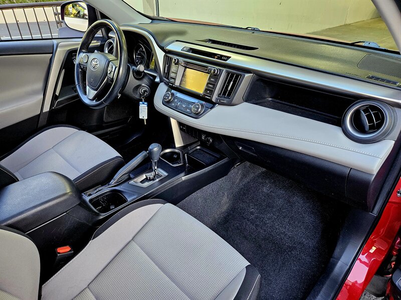 2017 Toyota RAV4 XLE - Photo 12 - Hillsboro, OR 97124