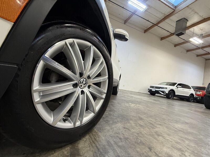 2010 Volkswagen Tiguan SEL 4Motion   - Photo 11 - Hillsboro, OR 97124