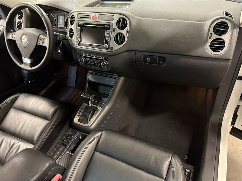 2010 Volkswagen Tiguan SEL 4Motion   - Photo 2 - Hillsboro, OR 97124